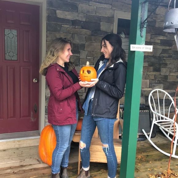 Meet your Posher, Emily - Picture 1 of 1